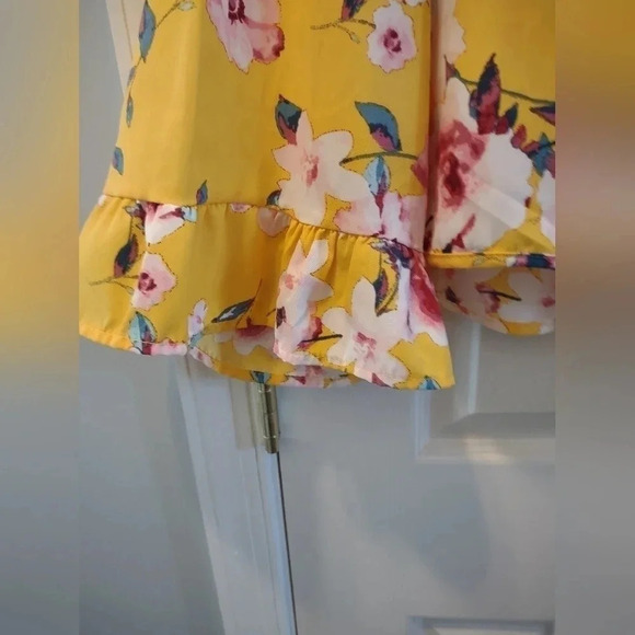 Laine Street yellow floral dolman sleeve top, size Large.  Boho, tropical fun - Picture 5 of 6